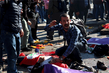 Treinta muertos en dos explosiones en la capital turca Treinta muertos en dos explosiones en la capital turca